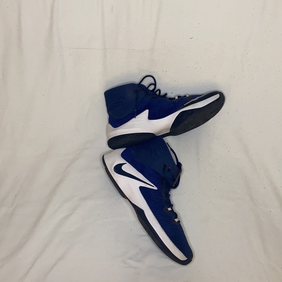 Athletic_Shoes